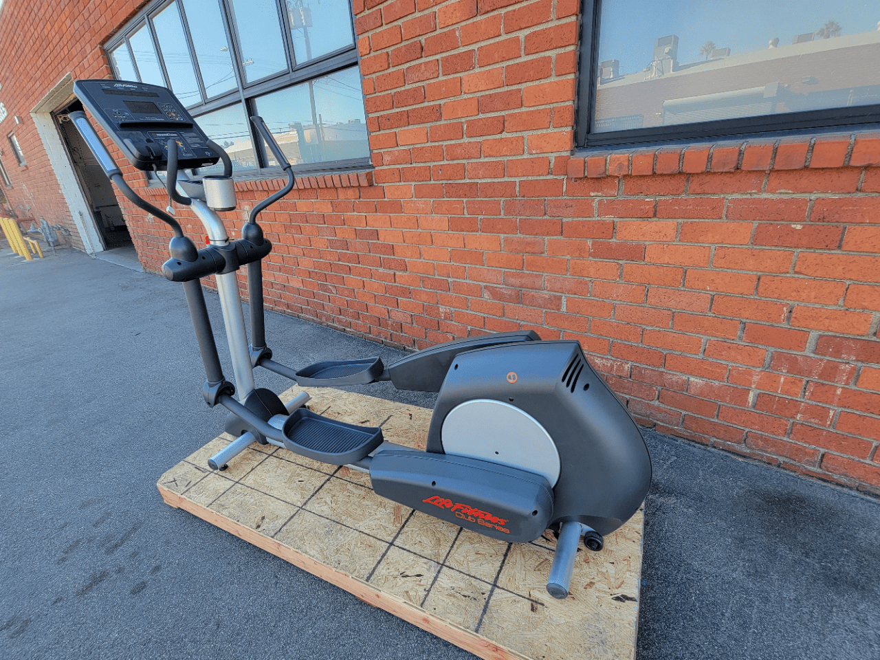 Life Fitness Club Series Elliptical Cross Trainer CSX Refurbished