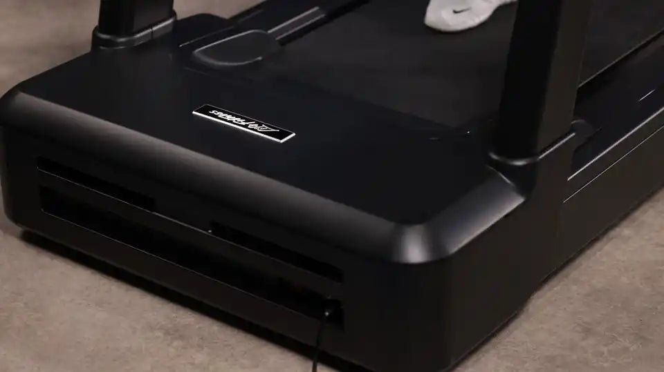 Life Fitness Integrity+ Treadmill w/ SE4 Console