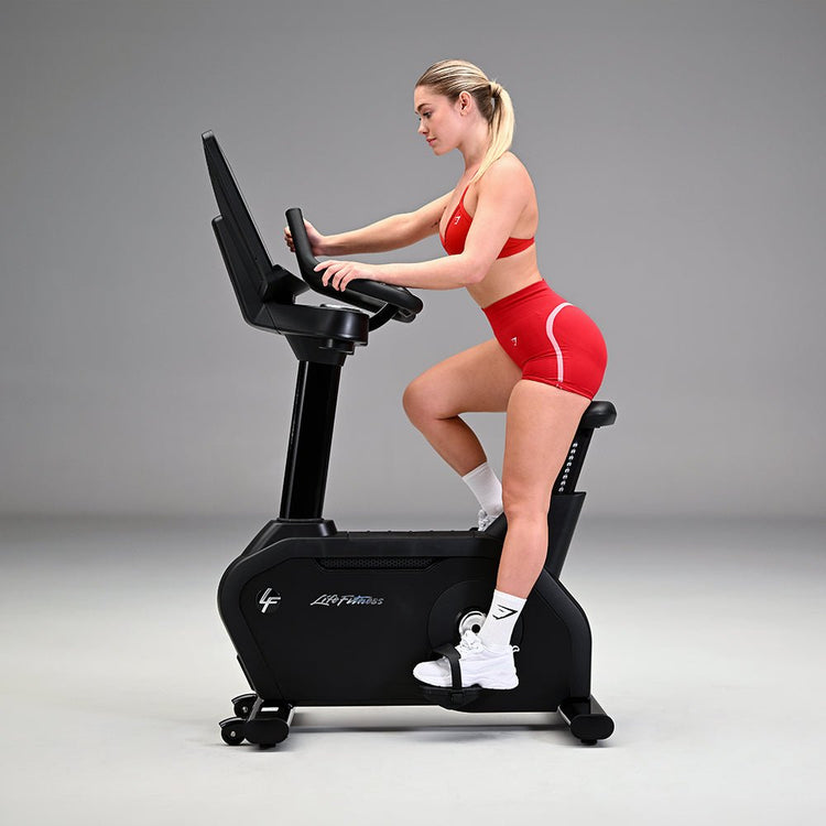 Life Fitness Club Series+ Upright Lifecycle® Bike w/ SL Console
