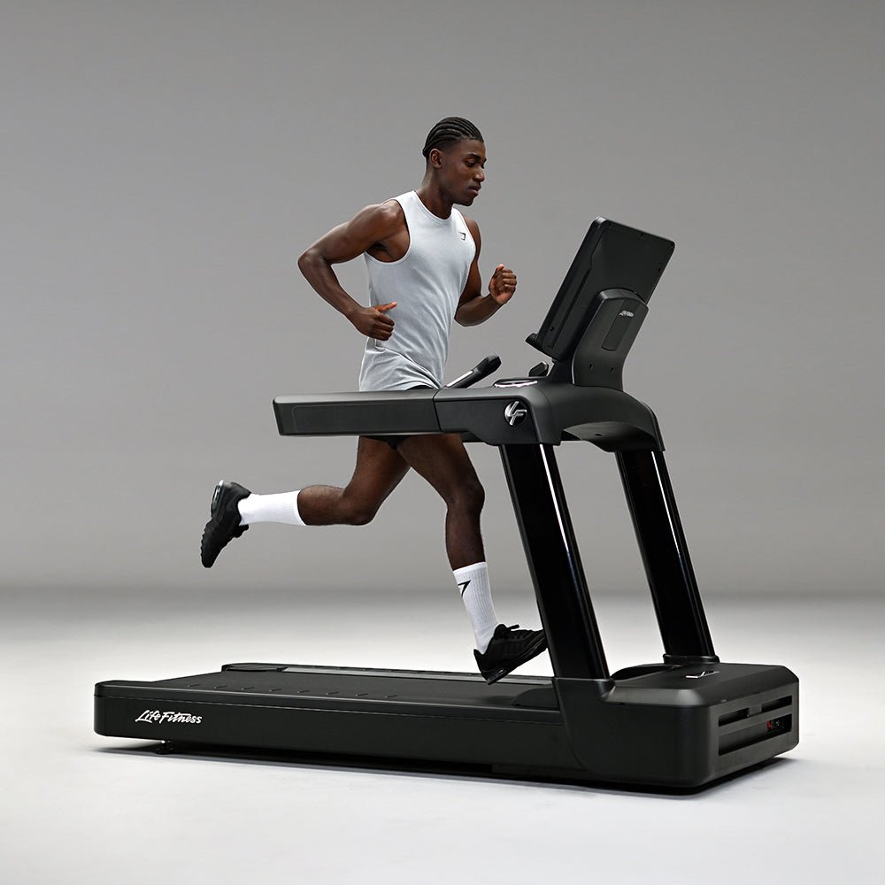Life Fitness Club Series+ Treadmill w/ SL Console
