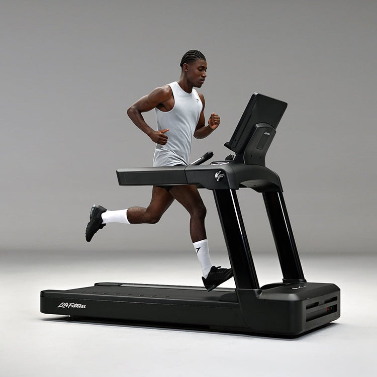 Life Fitness Club Series+ Treadmill w/ SL Console