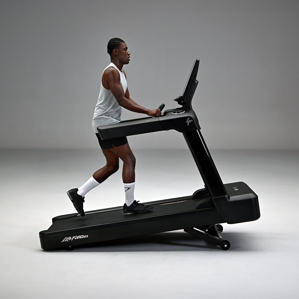 Life Fitness Club Series+ Treadmill w/ SL Console