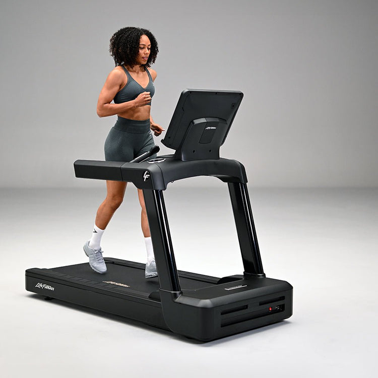 Life Fitness Club Series+ Treadmill w/ SL Console
