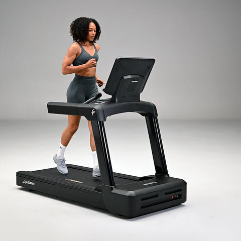 Life Fitness Club Series+ Treadmill w/ SL Console