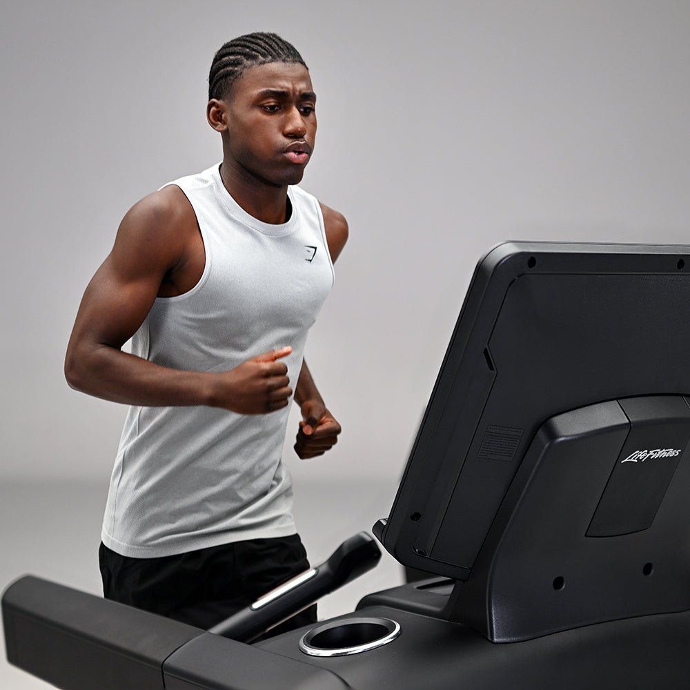 Life Fitness Club Series+ Treadmill w/ SL Console