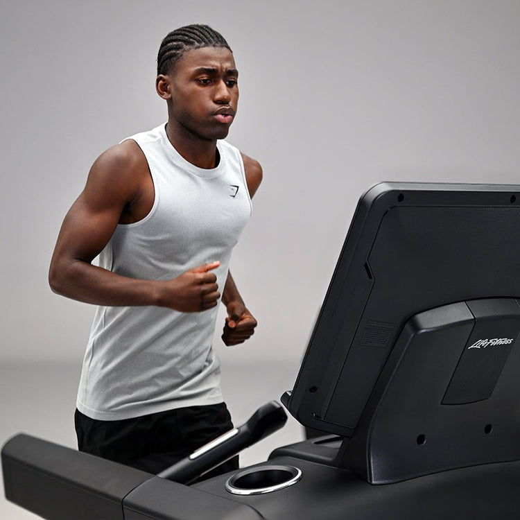 Life Fitness Club Series+ Treadmill w/ SL Console