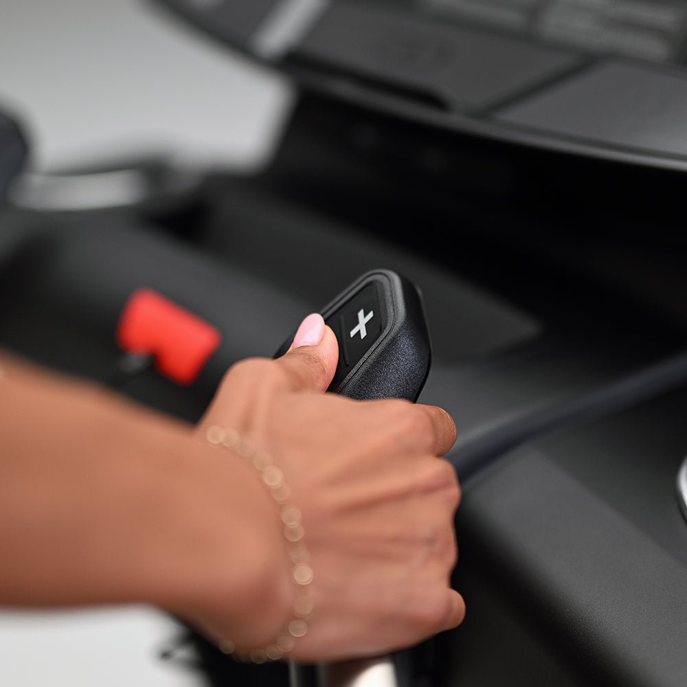 Life Fitness Club Series+ Treadmill w/ SL Console