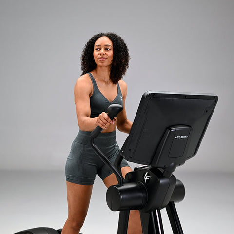 Life Fitness Club Series+ Elliptical Cross-Trainer w/ SL Console