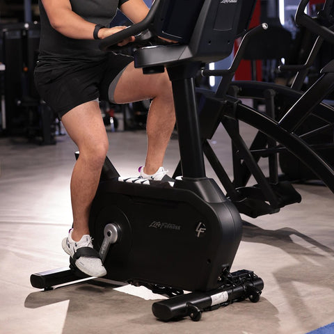 Life Fitness Club Series+ Upright Lifecycle® Bike w/ SL Console