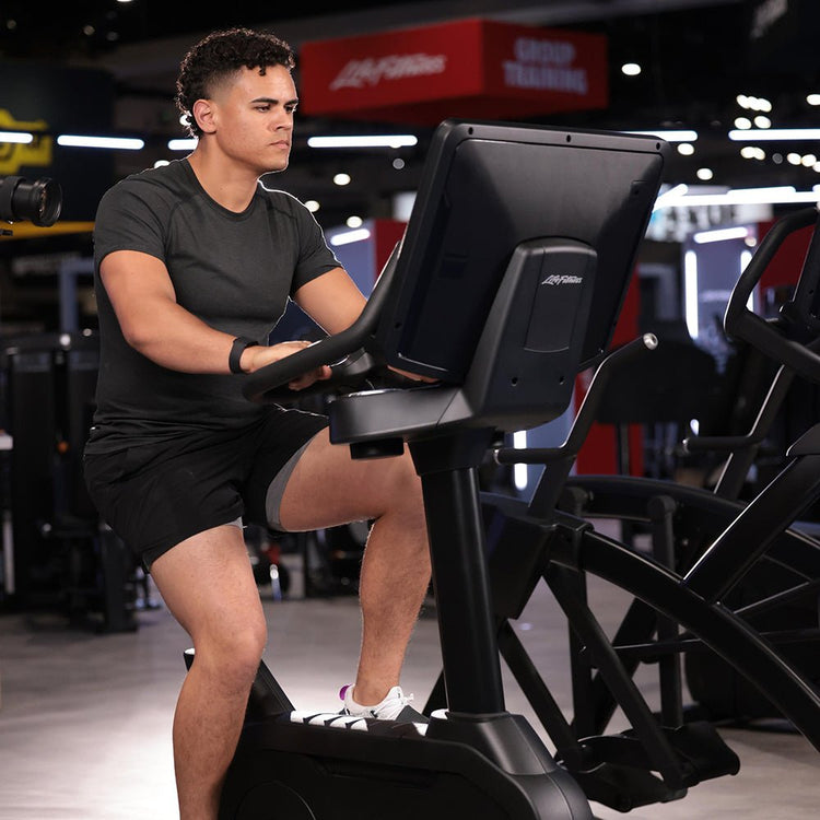 Life Fitness Club Series+ Upright Lifecycle® Bike w/ SL Console